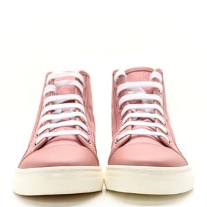 Pink womans Gucci canvas sneakers